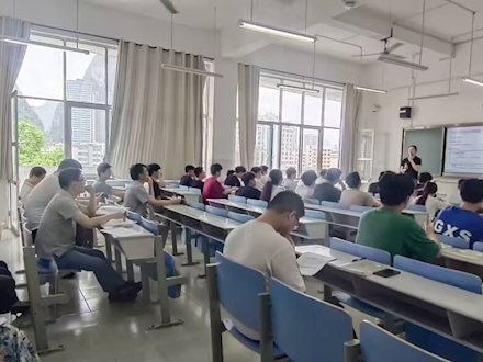 以教促研共成长 青年教师展风采